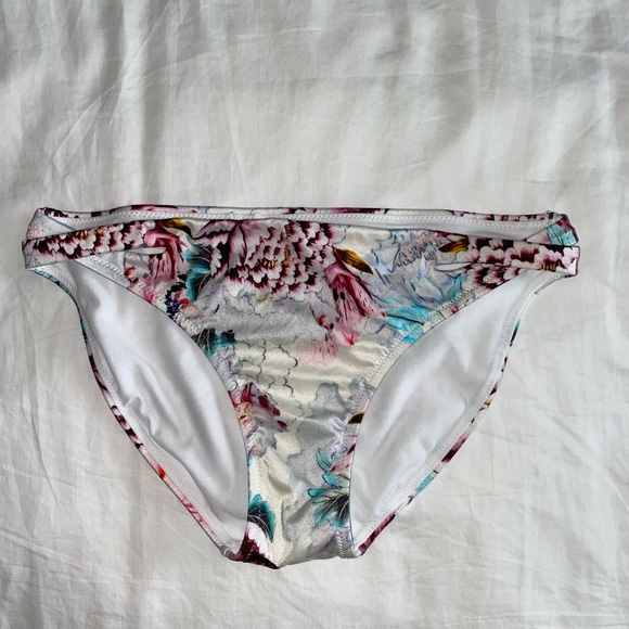 COPY - Athleta bikini Aqualuxe strappy molded bikini top and crossover bottom i… - Picture 8 of 12